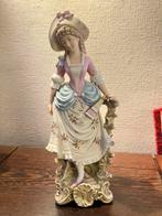 Porseleinen biscuit beeldje, Antiek en Kunst, Ophalen of Verzenden