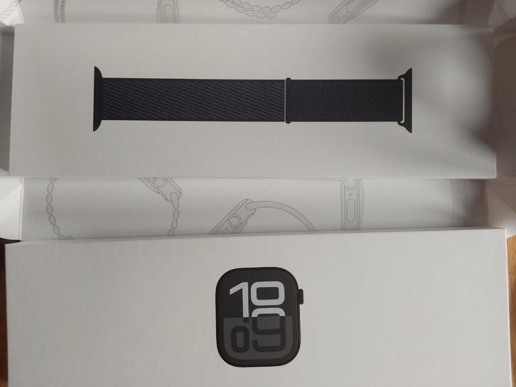 Apple Watch 10, 46 mm, plus extra, Handtassen en Accessoires, Smartwatches, Zo goed als nieuw, iOS, Zwart, Afstand, Calorieverbanding