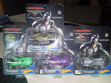 4 voitures Batman sous blister (pas hot wheels) vendues en E beschikbaar voor biedingen