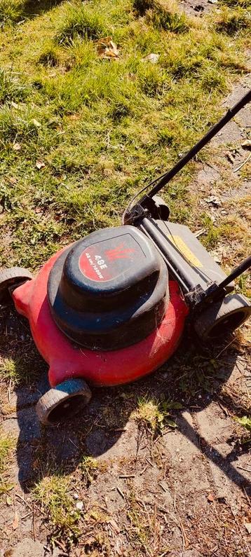 oude grasmaaier nog in werkend conditie  beschikbaar voor biedingen