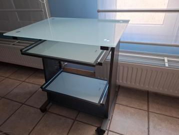 Bijzet tafel in glas (uittrekbaar) beschikbaar voor biedingen