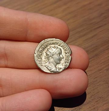 Gordianus III. Zilveren Romeinse munt. beschikbaar voor biedingen