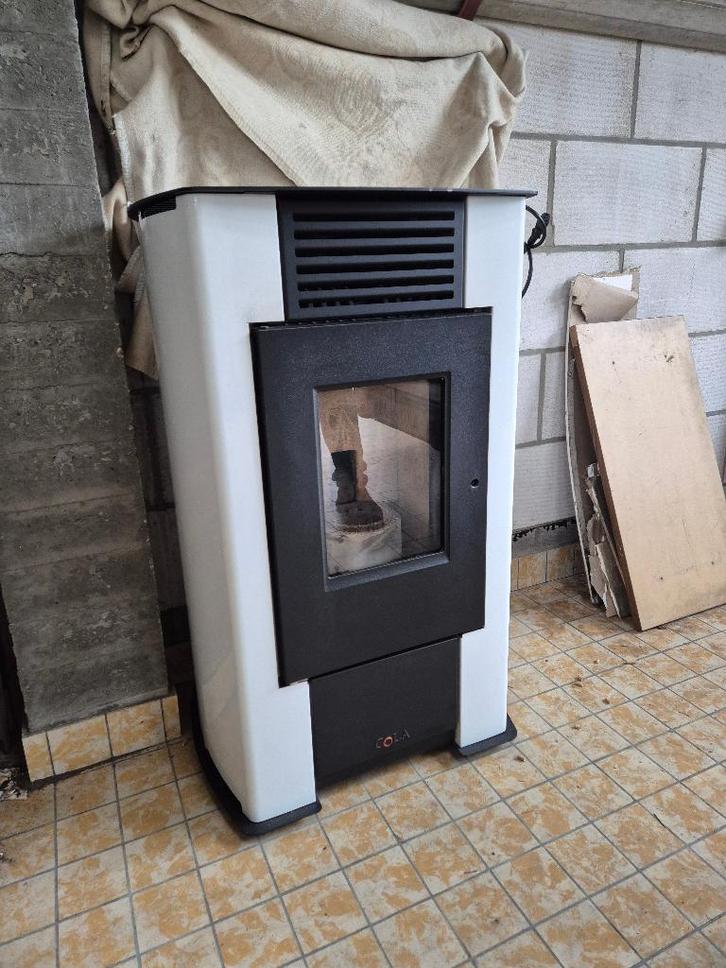 Pelletkachel COLA – model Aurora (2016), Huis en Inrichting, Kachels, Gebruikt, Vrijstaand, Pelletkachel, Hout, Ophalen