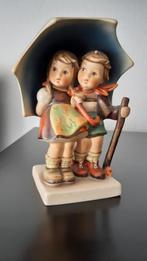 Statue de Goebel « Stormy Weather/Unter einem Dach », Collections, Statues & Figurines, Enlèvement ou Envoi, Comme neuf