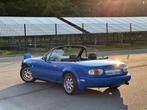 Mazda MX-5 1.6i 16v NA | Verlaagd | Vernieuwd dak | Garantie, Auto's, Zwart, 4 cilinders, Cabriolet, Blauw
