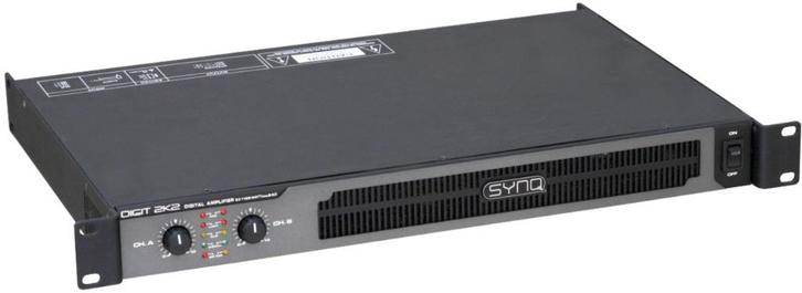 SynQ DIGIT 2K2 2200 Watt PRO versterker, Audio, Tv en Foto, Versterkers en Ontvangers, Zo goed als nieuw, Stereo, 120 watt of meer