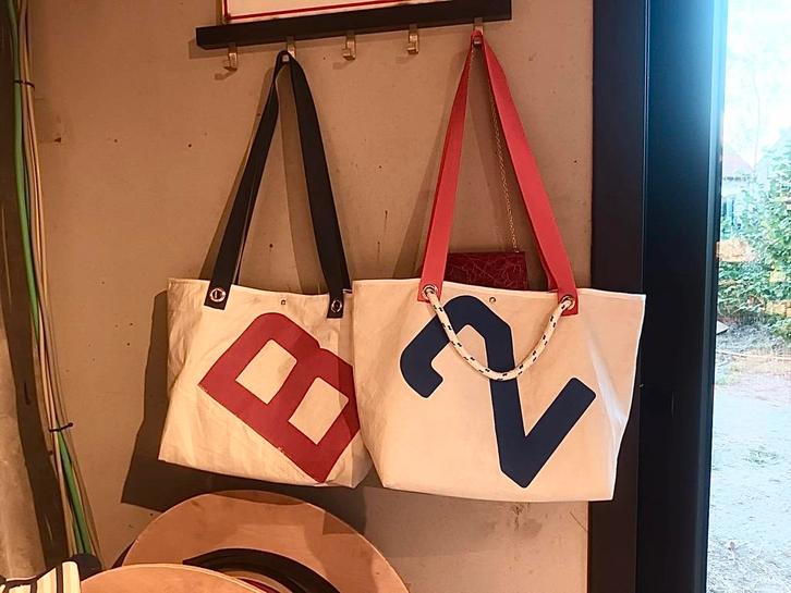 RECHERCHÉ : voiles (cassées) à recycler, Sports nautiques & Bateaux, Voiles & Accessoires de voile, Utilisé, Enlèvement