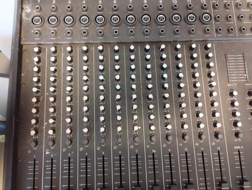 Peavey XR1200D gepowered mengpaneel met effect
2x600 watt, Muziek en Instrumenten, Mengpanelen, Zo goed als nieuw, Ophalen