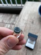 Prachtige Onyx ring met gravure, 18 tot 19, Gebruikt, Verzenden, Dame of Heer