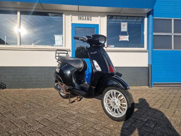SCHADE / OPKNAP : Vespa sprint a klasse 2017 ( Nederland ), Fietsen en Brommers, Scooters | Vespa, Gebruikt, Overige modellen