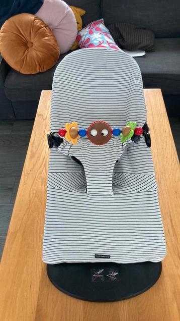 Wipstoel/wipper van BabyBjorn met zwarte basis beschikbaar voor biedingen