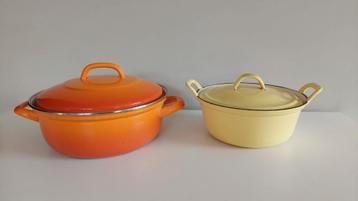 2 decoratieve vintage emaille kookpotten - oranje en gele