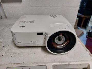 NEC hdmi beamer, werkt nog prima beschikbaar voor biedingen