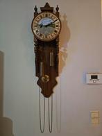 Antike wandklok met slinger. In werkende staat., Antiek en Kunst, Ophalen