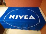 Nieuwe Vierkante handdoek Nivea 1m25 op 1m20, Nieuw, Ophalen of Verzenden, Handdoek