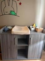 Verzorgingstafel met kasten aan, Ophalen, Zo goed als nieuw