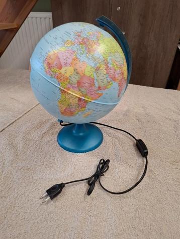 Wereldbol Globe met verlichting - Nederlandstalig (25 cm) beschikbaar voor biedingen