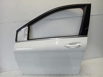 PORTIER LINKS VOOR Mercedes-Benz B (W246) (01-2011/12-2018) beschikbaar voor biedingen