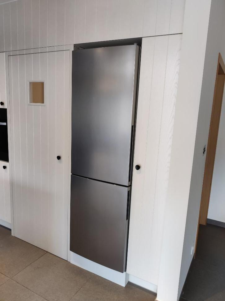 Bosh koelkast-diepvries vrijstaand, Elektronische apparatuur, Koelkasten en IJskasten, Zo goed als nieuw, Met aparte vriezer, 200 liter of meer