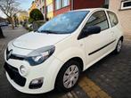 RENAULT TWINGO 1.2i BENZINE 95000KM BASIS MODEL 3950€, Auto's, Voorwielaandrijving, USB, Wit, Bedrijf