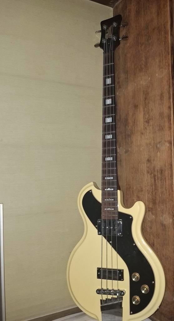Vintage Italia Mondial Sportster, Muziek en Instrumenten, Snaarinstrumenten | Gitaren | Bas, Zo goed als nieuw, Elektrisch, Ophalen of Verzenden