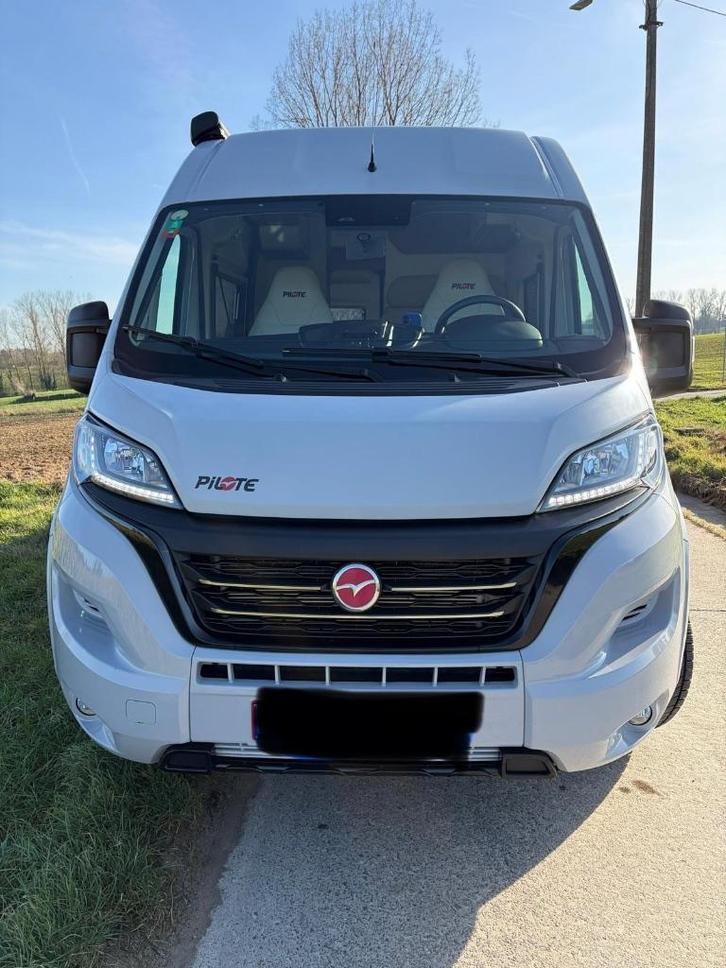Prachtige campervan Pilote V600G van mei 2022 automaat, Caravanes & Camping, Camping-cars, Particulier, jusqu'à 4, Modèle Bus ou Fourgon aménagé