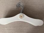 Houten kleerhangers voor kinderkleding beertje Pericles, Kinderen en Baby's, Ophalen of Verzenden, Zo goed als nieuw