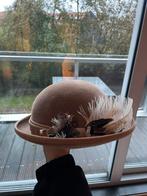 Vintage hoed met pluimen, Kleding | Dames, Hoeden en Petten, Ophalen, Zo goed als nieuw, Hoed