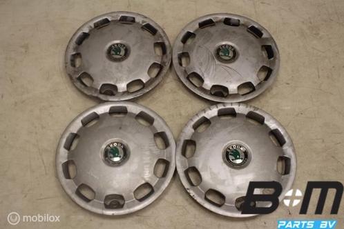 Set wieldoppen 14 inch Skoda Octavia 1U0601147B, Auto-onderdelen, Banden en Velgen, Band(en), Gebruikt