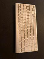 Apple draadloos toetsenbord blue-thooth, Computers en Software, Ophalen of Verzenden, Zo goed als nieuw, Draadloos