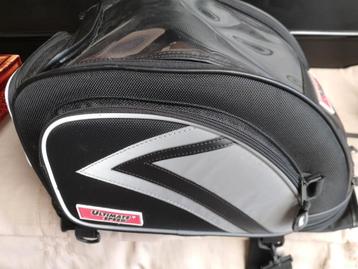 Motor tanktas met magneten  beschikbaar voor biedingen