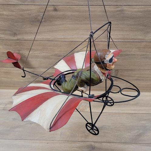 Amerikaanse vliegenier van papier-maché in metalen eendekker, Antiek en Kunst, Antiek | Woonaccessoires, Ophalen of Verzenden