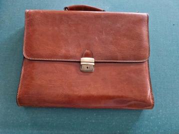 2 serviettes/porte-documents en cuir beschikbaar voor biedingen