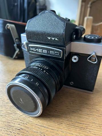Appareil photo  Kiev 60 avec objectif Vega-125 2.8/90 beschikbaar voor biedingen