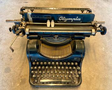 Ancienne machine à écrire Olympia c. 1930 