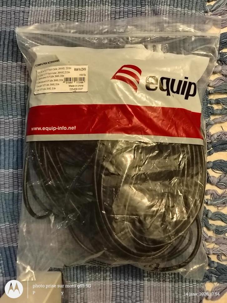 Uitgerust met Cat.5e F/UTP 20m, Computers en Software, Pc- en Netwerkkabels, Gebruikt, Ophalen of Verzenden