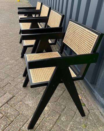 Graniet/marmer eettafel met 4 rattan stoelen  beschikbaar voor biedingen
