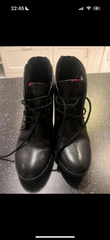 Tommy hillfiger damesschoenen beschikbaar voor biedingen