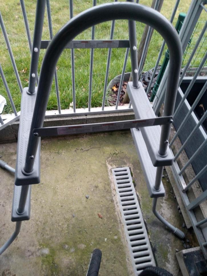 Zwembadladders, Tuin en Terras, Zwembad-toebehoren, Zo goed als nieuw, Ladder, Ophalen