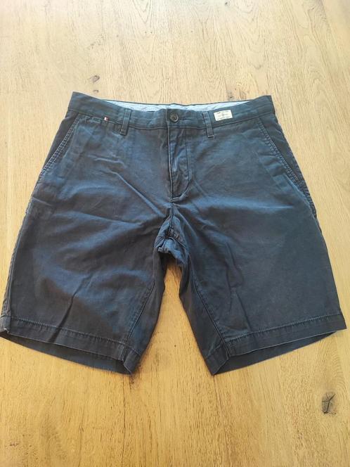 donkere short Tommy Hilfiger maat 31, Kleding | Heren, Broeken en Pantalons, Zo goed als nieuw, Ophalen of Verzenden