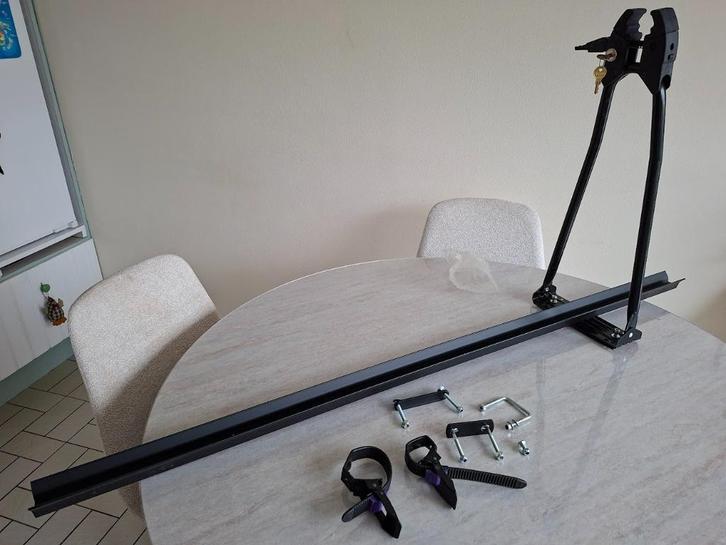 Deux porte vélo de toit universel pour barre de toit., Auto diversen, Fietsendragers, Nieuw, Fietsendrager-accessoire, 2 fietsen