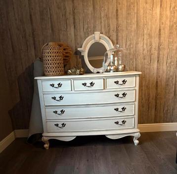Commode-ladenkast beschikbaar voor biedingen