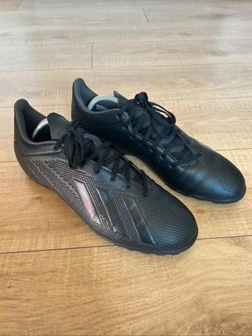 Adidas football shoe beschikbaar voor biedingen