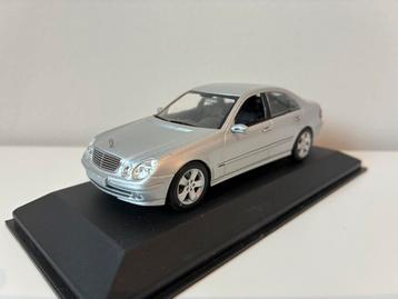 Mercedes-Benz E-klasse Saloon (Type W211) 2003 - MiniChamps beschikbaar voor biedingen