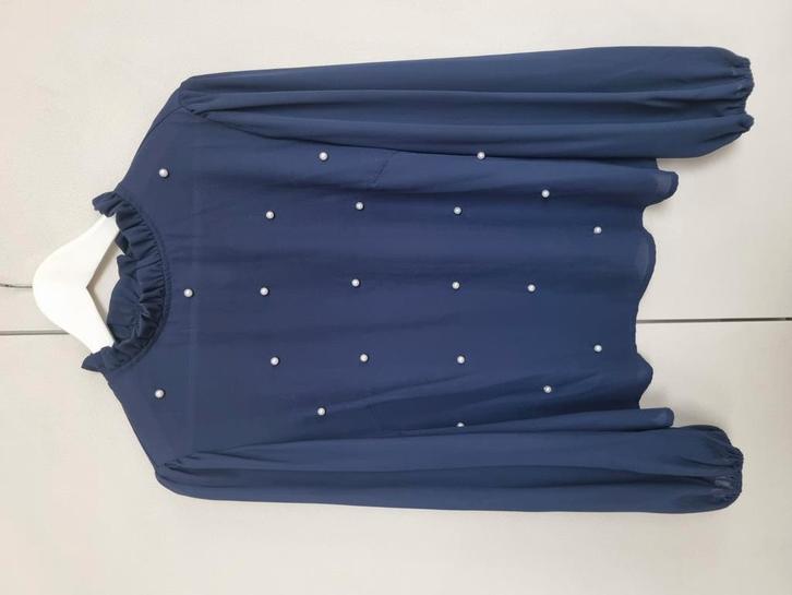Stijlvolle donker blauwe bloes met parels L, Kleding | Dames, Blouses en Tunieken, Zo goed als nieuw, Maat 42/44 (L), Blauw, Ophalen of Verzenden