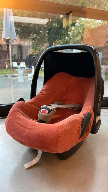 Maxi Cosi pebble + hoezen beschikbaar voor biedingen