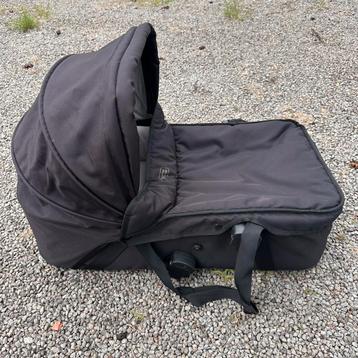 Propere zwarte draagmand voor Mountain Buggy beschikbaar voor biedingen