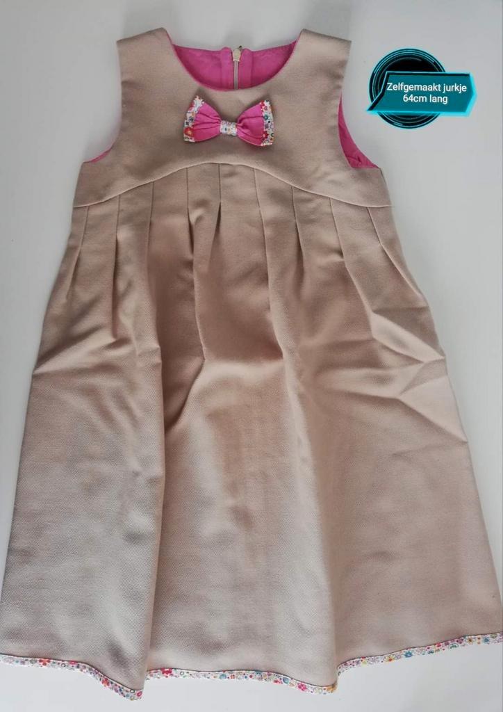 Zelfgemaakte winterjurk maat 116-122, Enfants & Bébés, Vêtements enfant | Taille 116, Comme neuf, Fille, Robe ou Jupe, Enlèvement ou Envoi