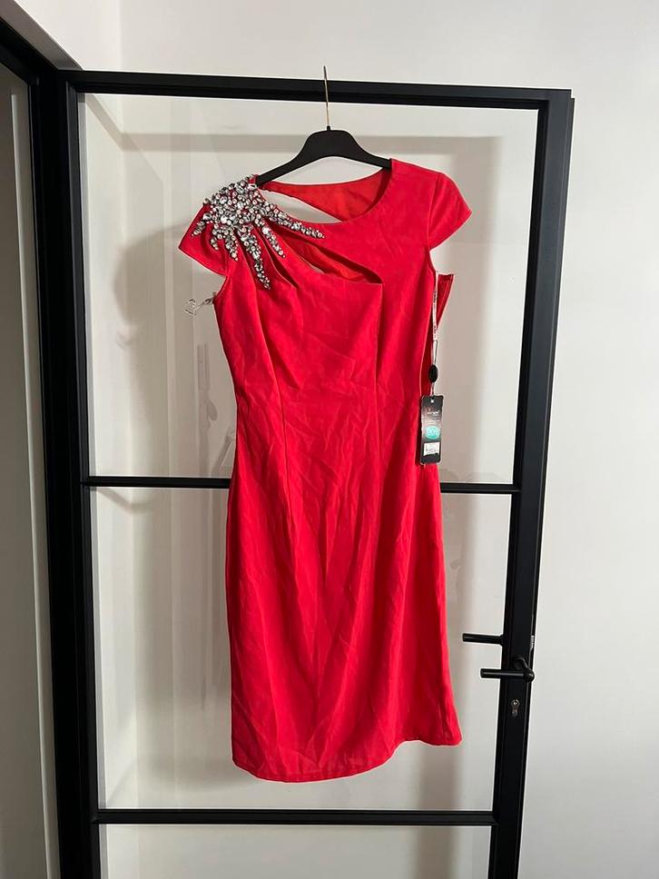 Nieuwe jurk met prijs eticket, Kleding | Dames, Gelegenheidskleding, Nieuw, Cocktailjurk, Maat 38/40 (M), Overige kleuren, Ophalen of Verzenden