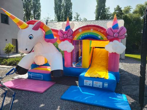A LOUER - Château gonflable Licorne combo, Hobby en Vrije tijd, Feestartikelen | Verhuur, Zo goed als nieuw